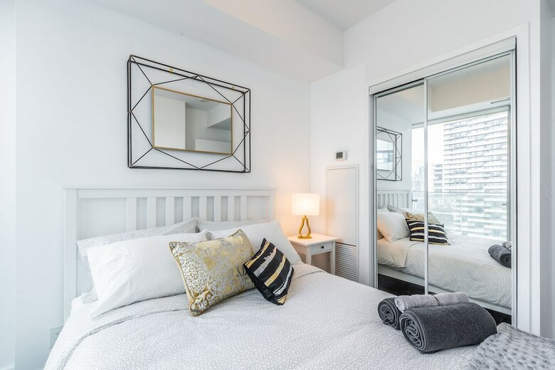 Aoc Suites - High-rise Condo - Cn Tower / Lake View