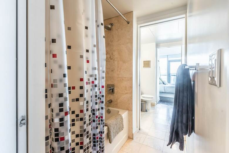 Aoc Suites - High-rise Condo - Cn Tower / Lake View