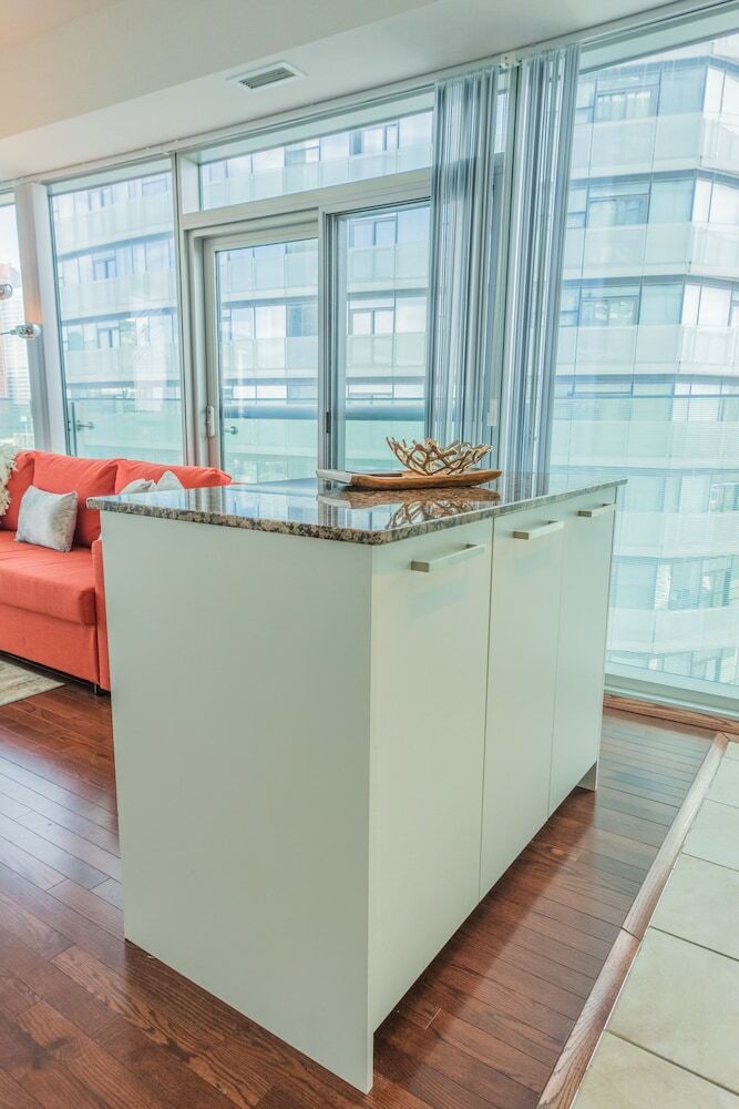 Aoc Suites - High-rise Condo - Cn Tower / Lake View