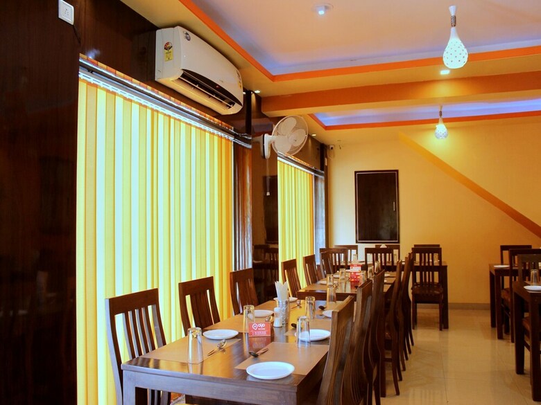 Oyo 2228 Hotel Royal Icon