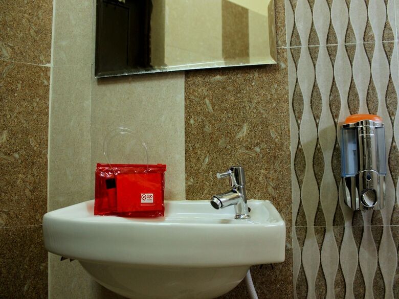 Oyo 2228 Hotel Royal Icon