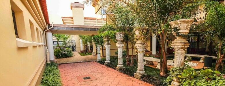 Hotel Caesars Guesthouse & Conference Centre