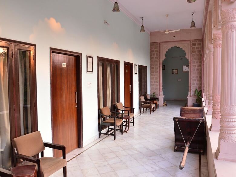 Oyo 2689 Hotel Karan Villas