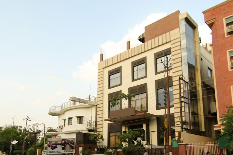 Oyo 2697 Hotel Edesia