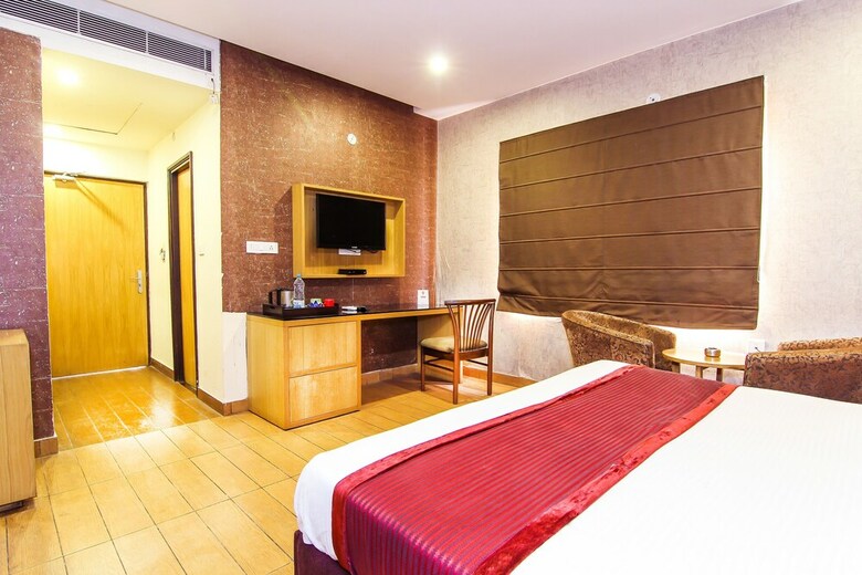 Oyo 2697 Hotel Edesia