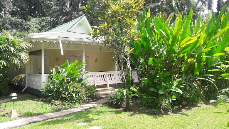 Hotel Playa Negra Guesthouse