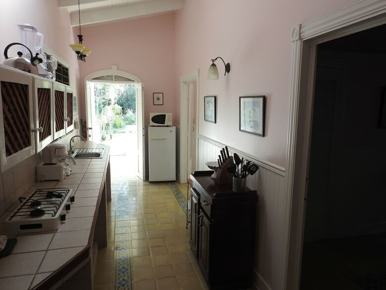 Hotel Playa Negra Guesthouse