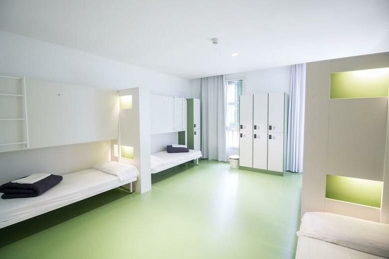 Hostal Sant Jordi Hostel Rock Palace