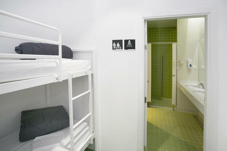 Hostal Sant Jordi Hostel Rock Palace