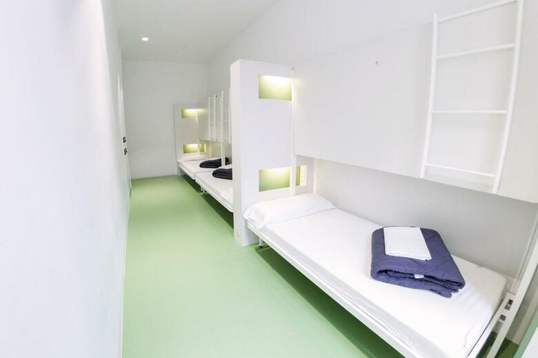 Hostal Sant Jordi Hostel Rock Palace
