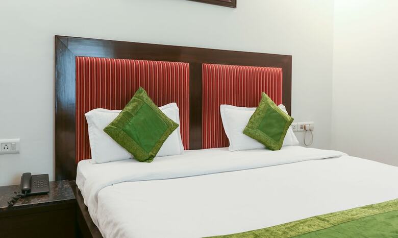 Hotel Treebo Connaught Mews