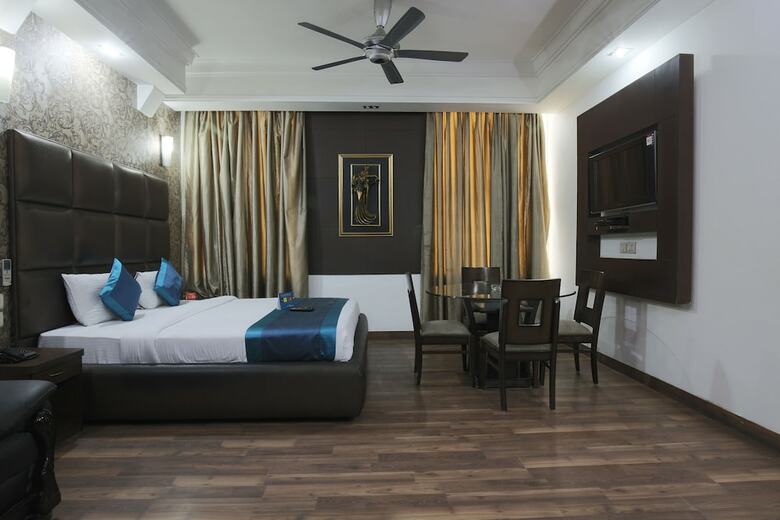 Hotel Treebo Connaught Mews