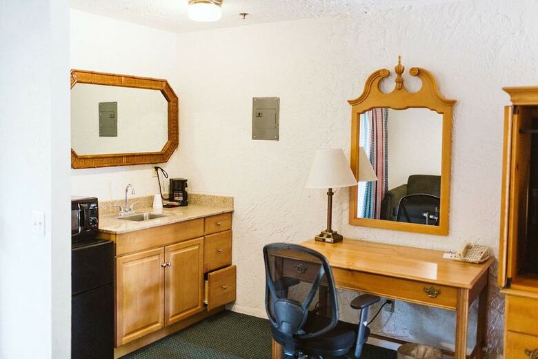 Hotel Channel Islands Inn