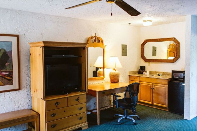 Hotel Channel Islands Inn