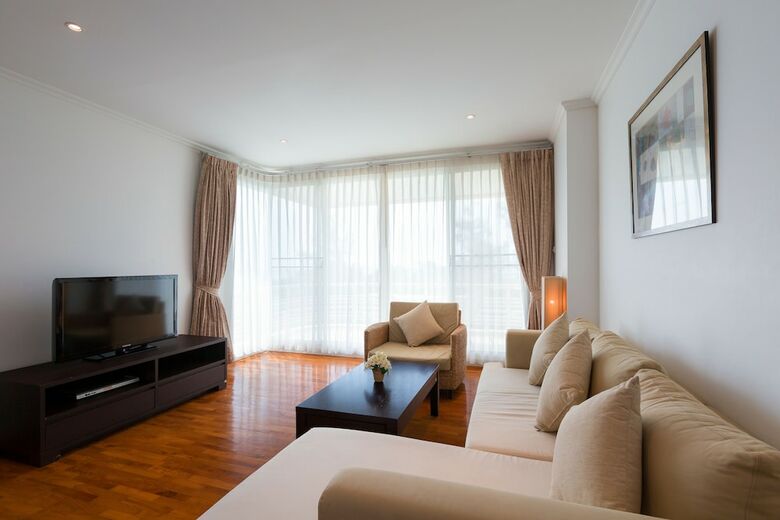 Baan Sanpleon Beachfront Condominium