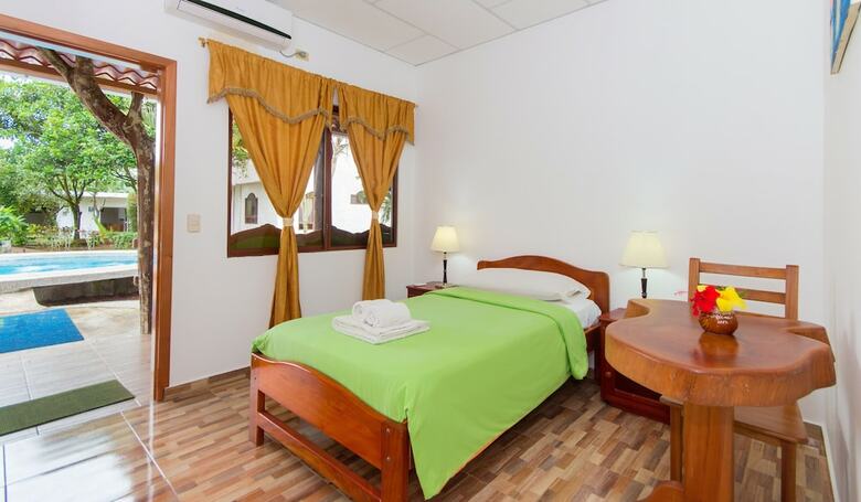 Twin Lodge Galapagos Hotel