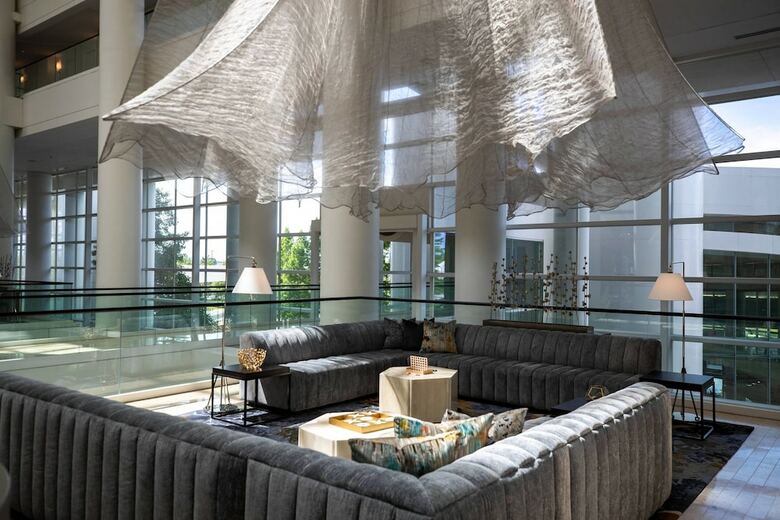 Renaissance Schaumburg Convention Center Hotel
