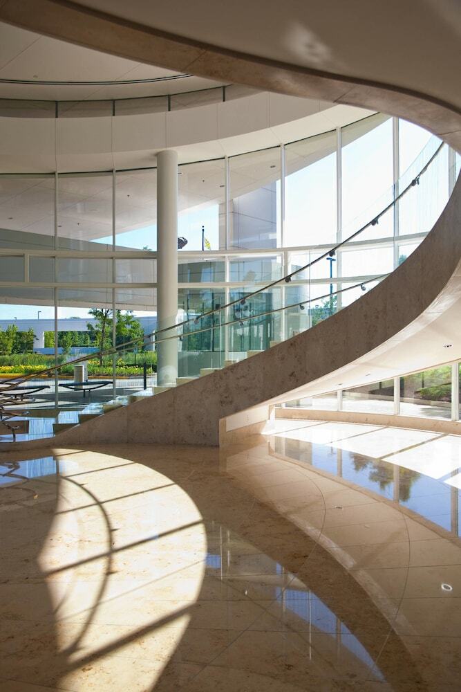 Renaissance Schaumburg Convention Center Hotel