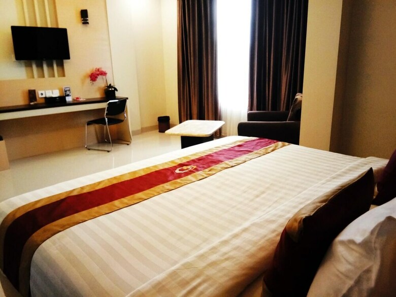 Grand Parama Hotel
