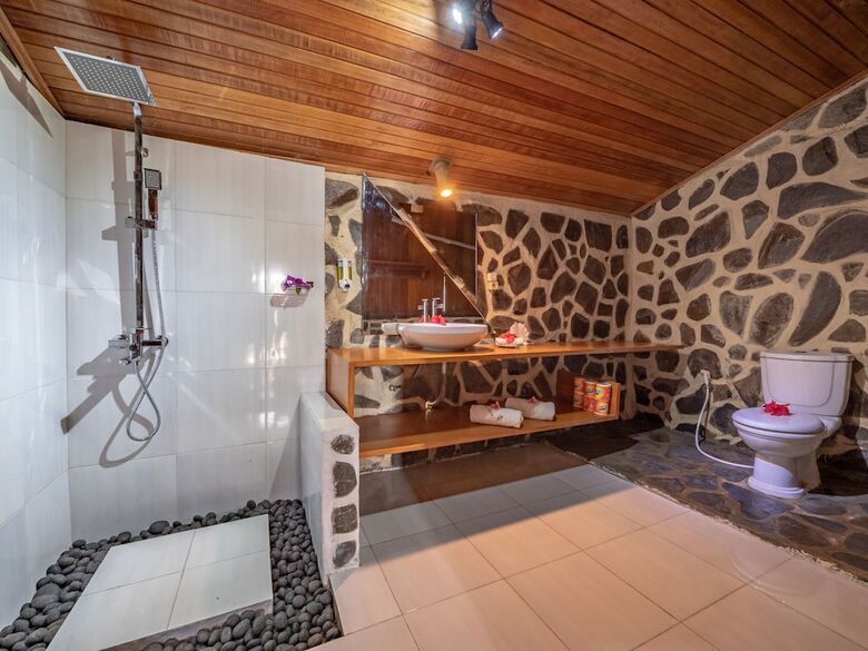 Hotel Onong Resort