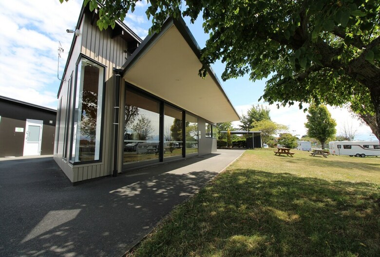 Tahuna Beach Kiwi Holiday Park & Motel
