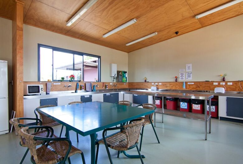 Tahuna Beach Kiwi Holiday Park & Motel