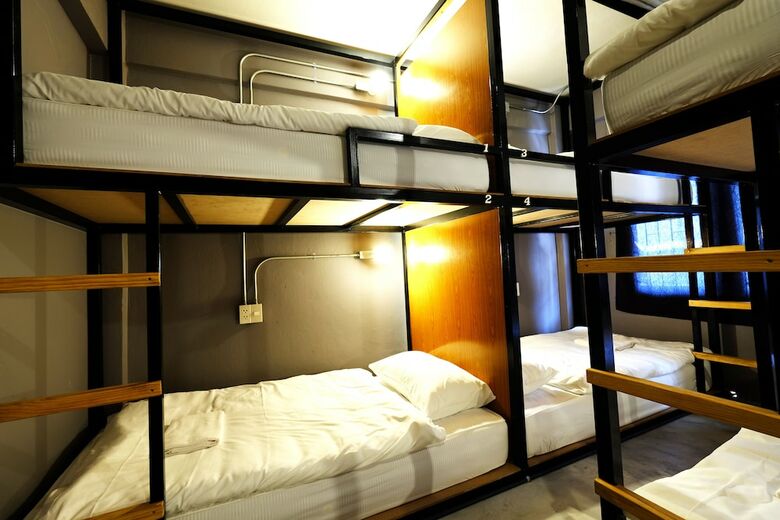 Hostal The Backpack Hostel