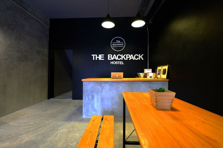 Hostal The Backpack Hostel