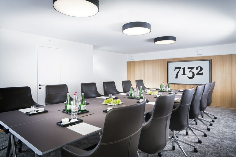 7132 Hotel
