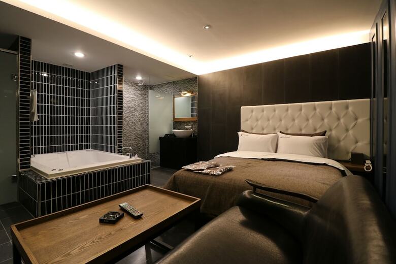 Ignis Hotel
