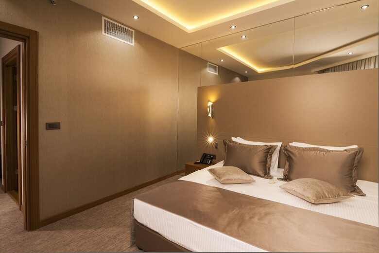 Elara Hotel