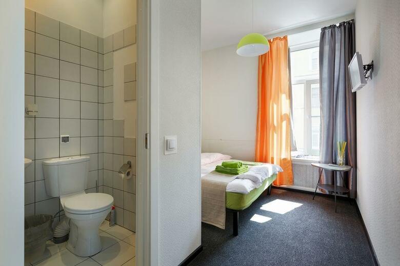 Station Hotel M19