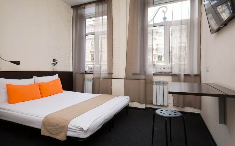 Station Hotel M19