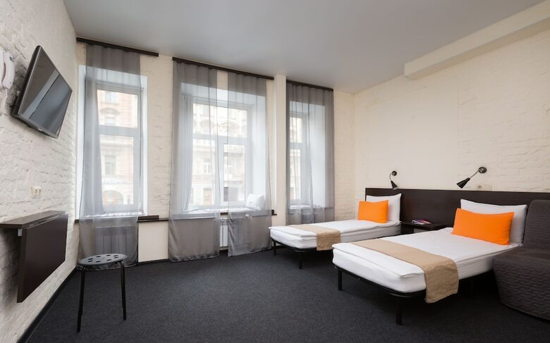 Station Hotel M19