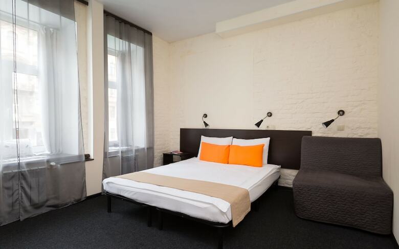 Station Hotel M19
