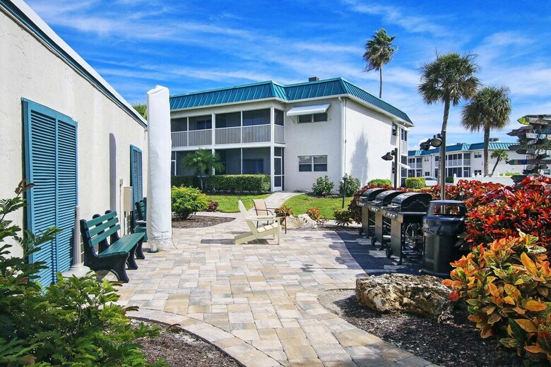 Sanibel Arms West Condominiums