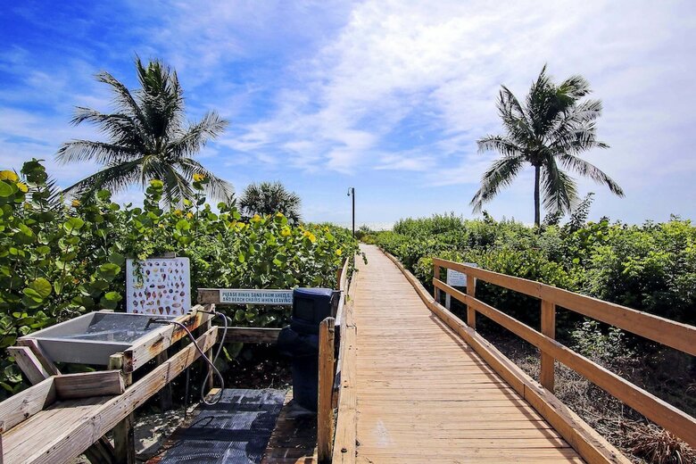 Sanibel Arms West Condominiums