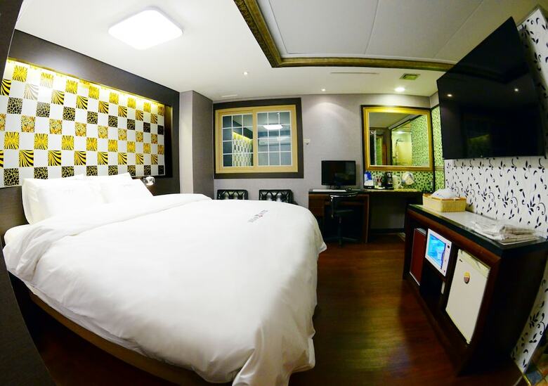 Sugar Hotel