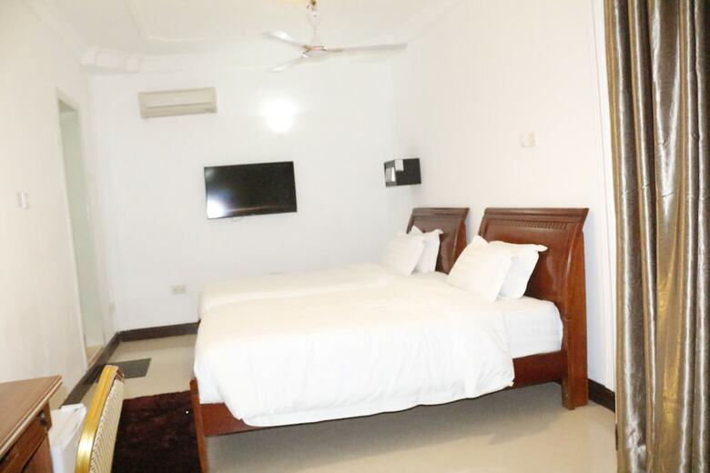 Kingsbridge Royale Hotel