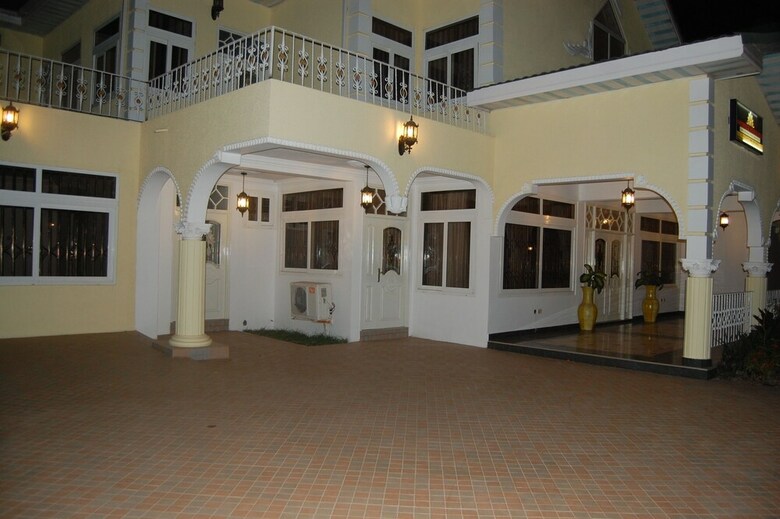 Kingsbridge Royale Hotel