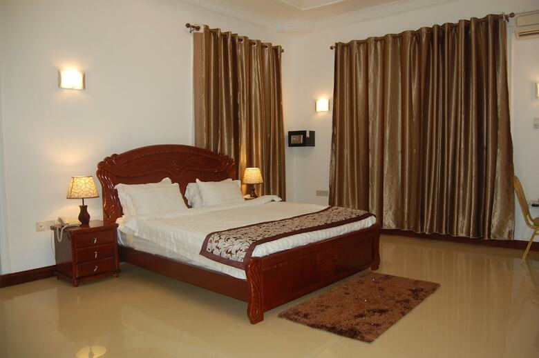 Kingsbridge Royale Hotel