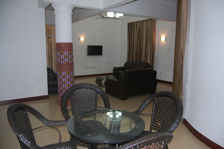 Kingsbridge Royale Hotel