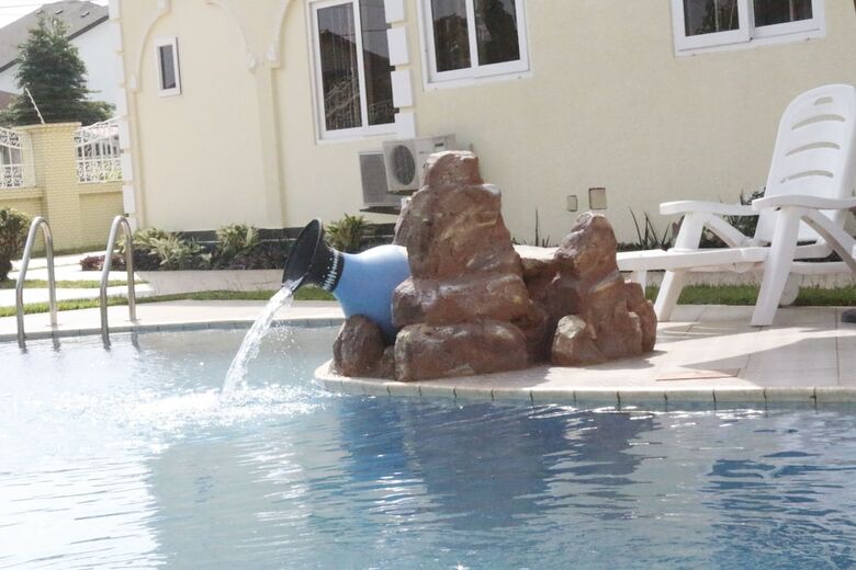 Kingsbridge Royale Hotel