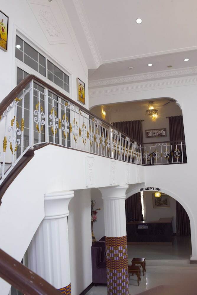 Kingsbridge Royale Hotel