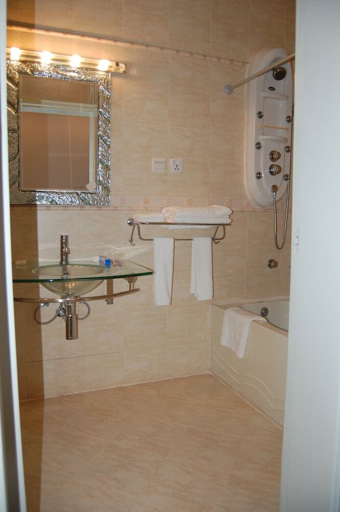 Kingsbridge Royale Hotel