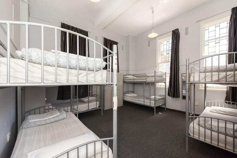 Hostal The Old Swan Barracks - Hostel