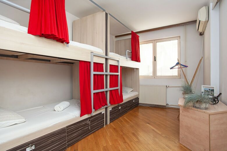 Hostal Urban Hostel & Apartments