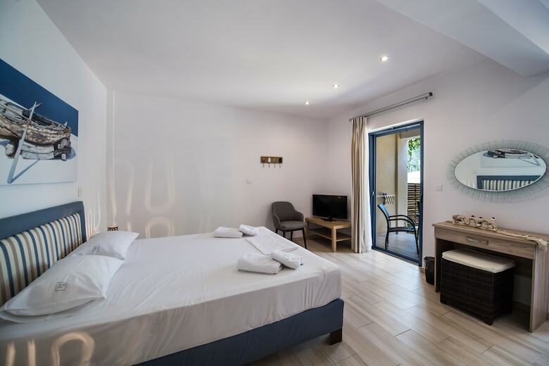 Hotel Ilianthos Apartments & Studios