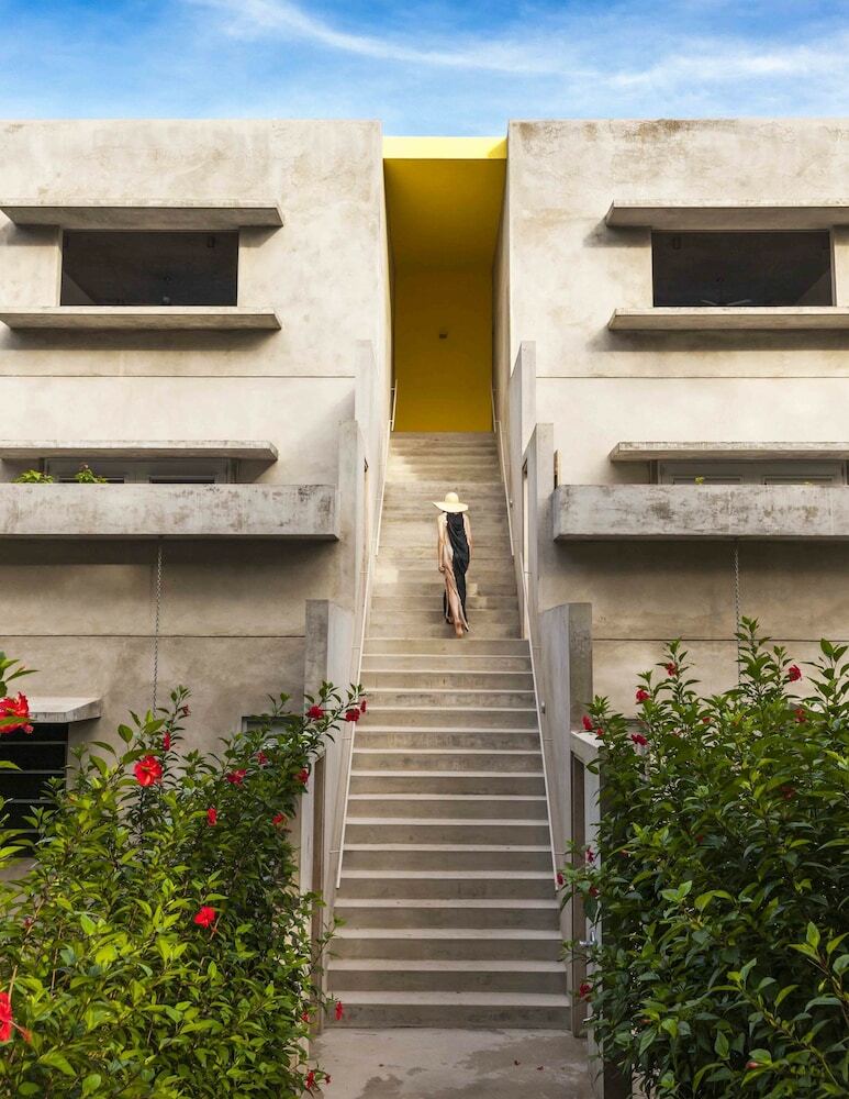 Hotel Hix Island House