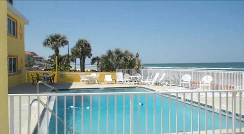 Motel Oceanfront Inn And Suites